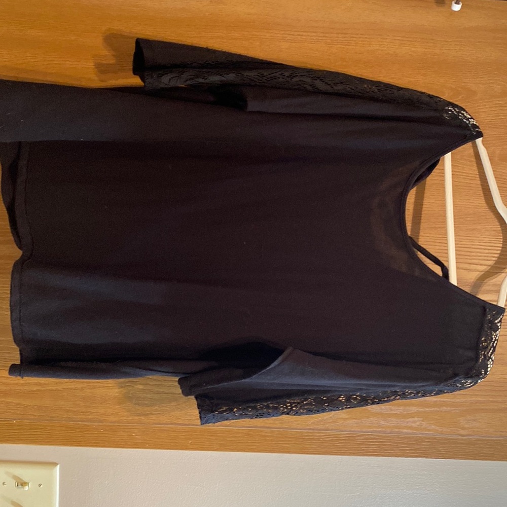 Scoop neck 3/4 lace accent sweater